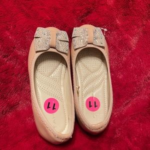 Girls shoes